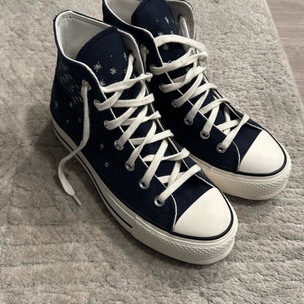 Converse Navy High-Top platform Sneakers with Star Pattern